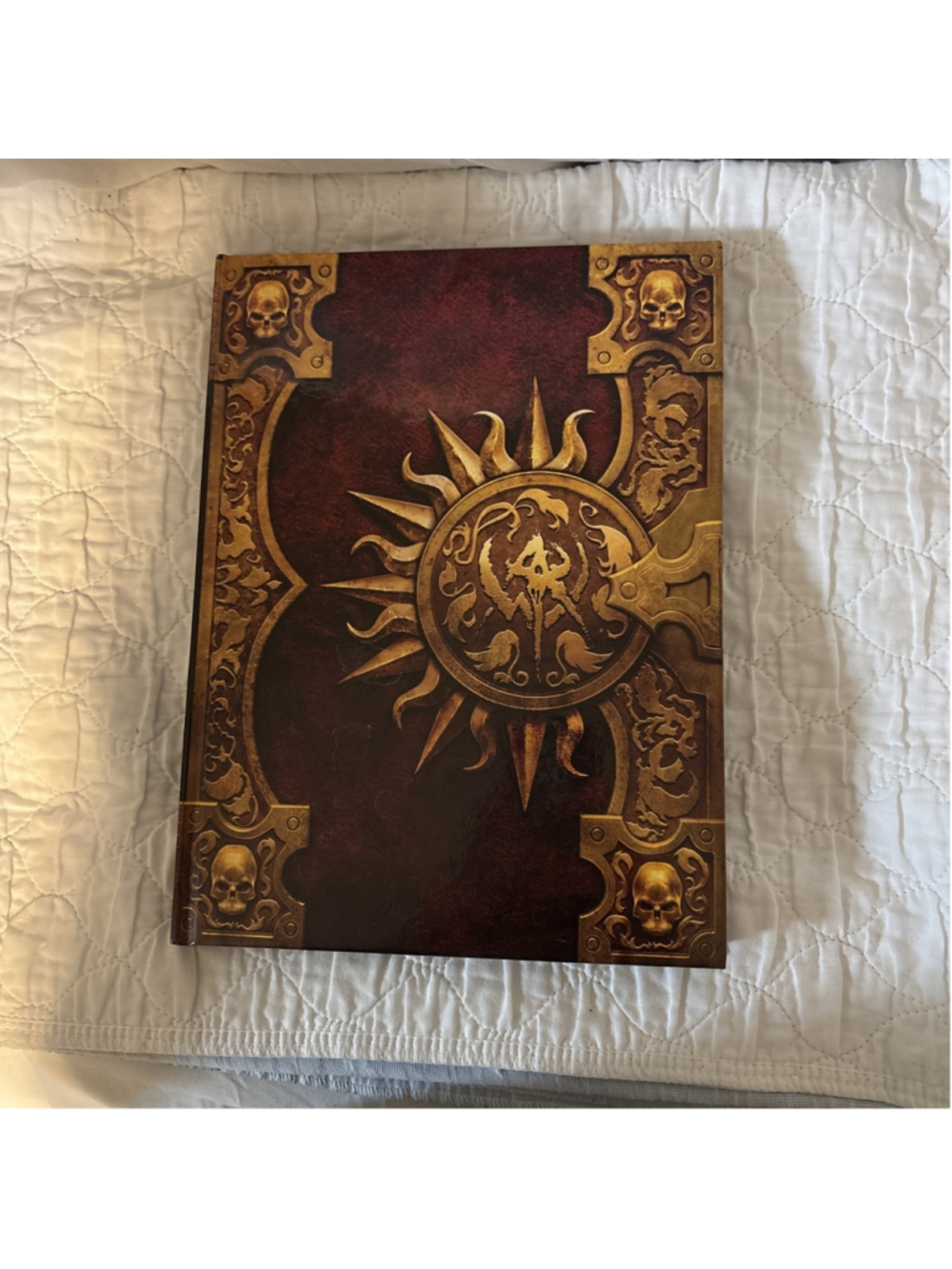 The Art of WarHammer Online-Age Of Reckoning, Hardcover book, 2008 Beautiful